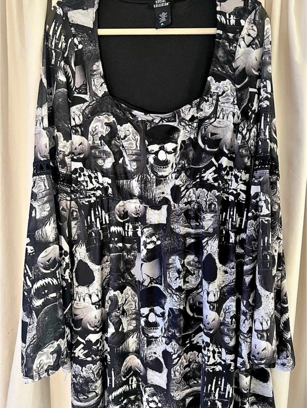 Social Collision XL Halloween Skull Pumpkin Bell Sleeve Dress